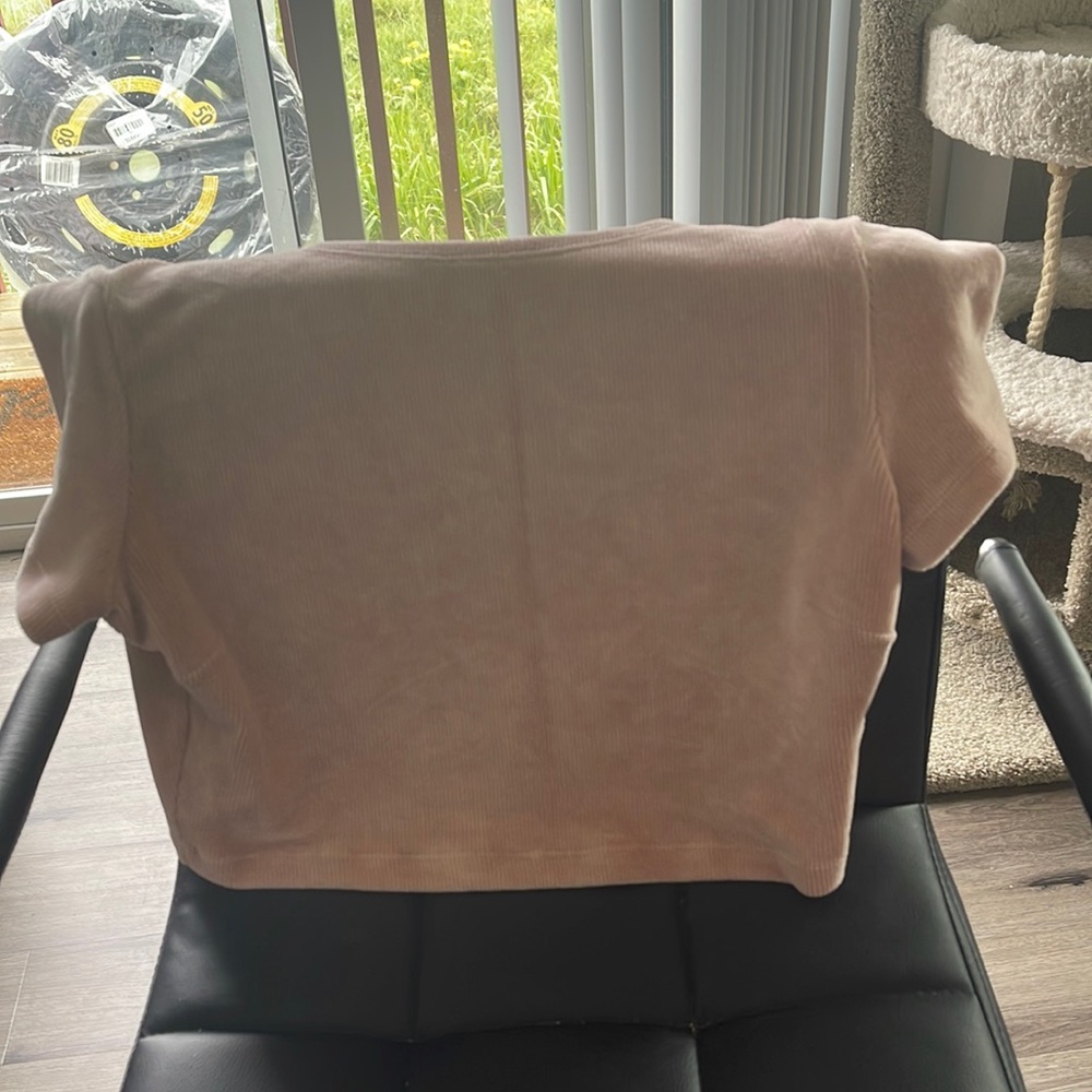 Pink fuzzy crop top - medium